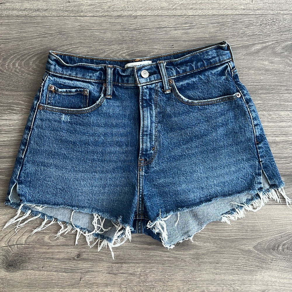 Abercrombie & Fitch Curve Love The Mom Shorts Slit Hem High Rise 4 / 27 Waist